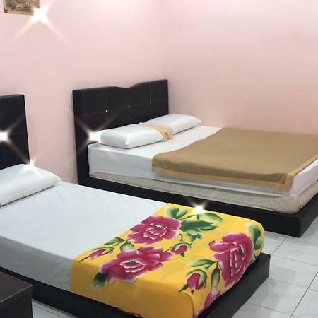 Mikraj Hotel Kuala Besut Buitenkant foto