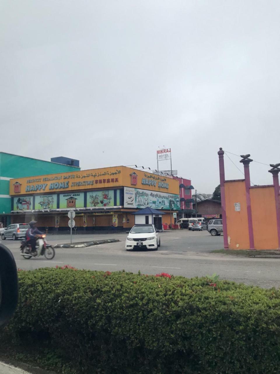 Mikraj Hotel Kuala Besut Buitenkant foto