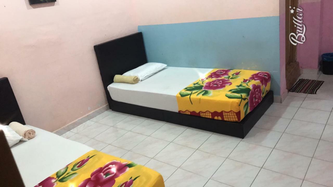 Mikraj Hotel Kuala Besut Buitenkant foto